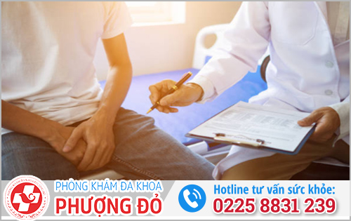 Bác sĩ đang tư vấn phương pháp điều trị rối loạn cương dương