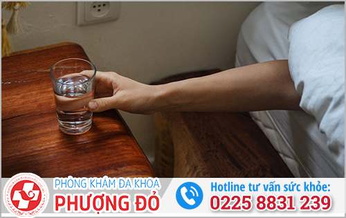 Tiểu đêm ở nam giới do uống nhiều nước vào buổi tối