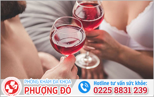 Uống rượu trước khi quan hệ có tốt không?